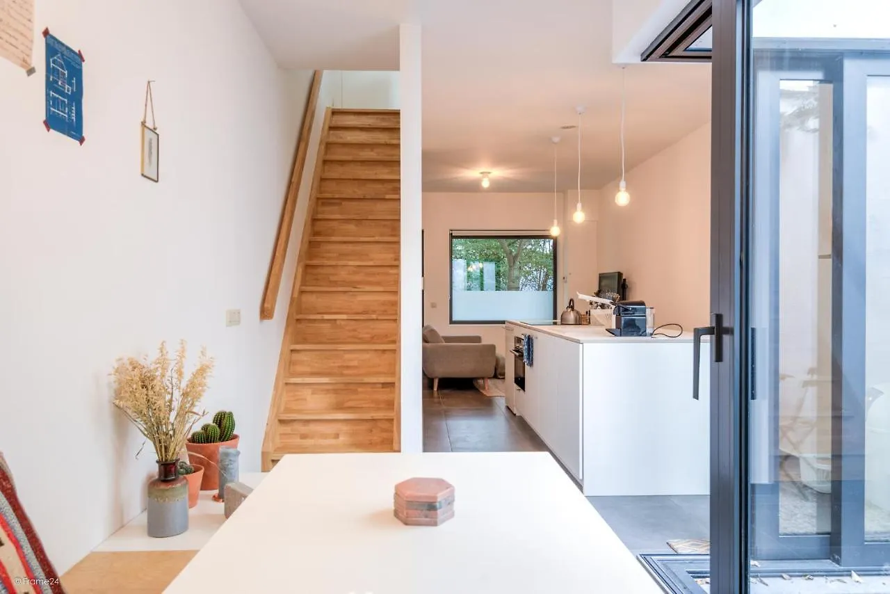 Stylishly Furnished Private Home In A Vibrant Area Antwerpen